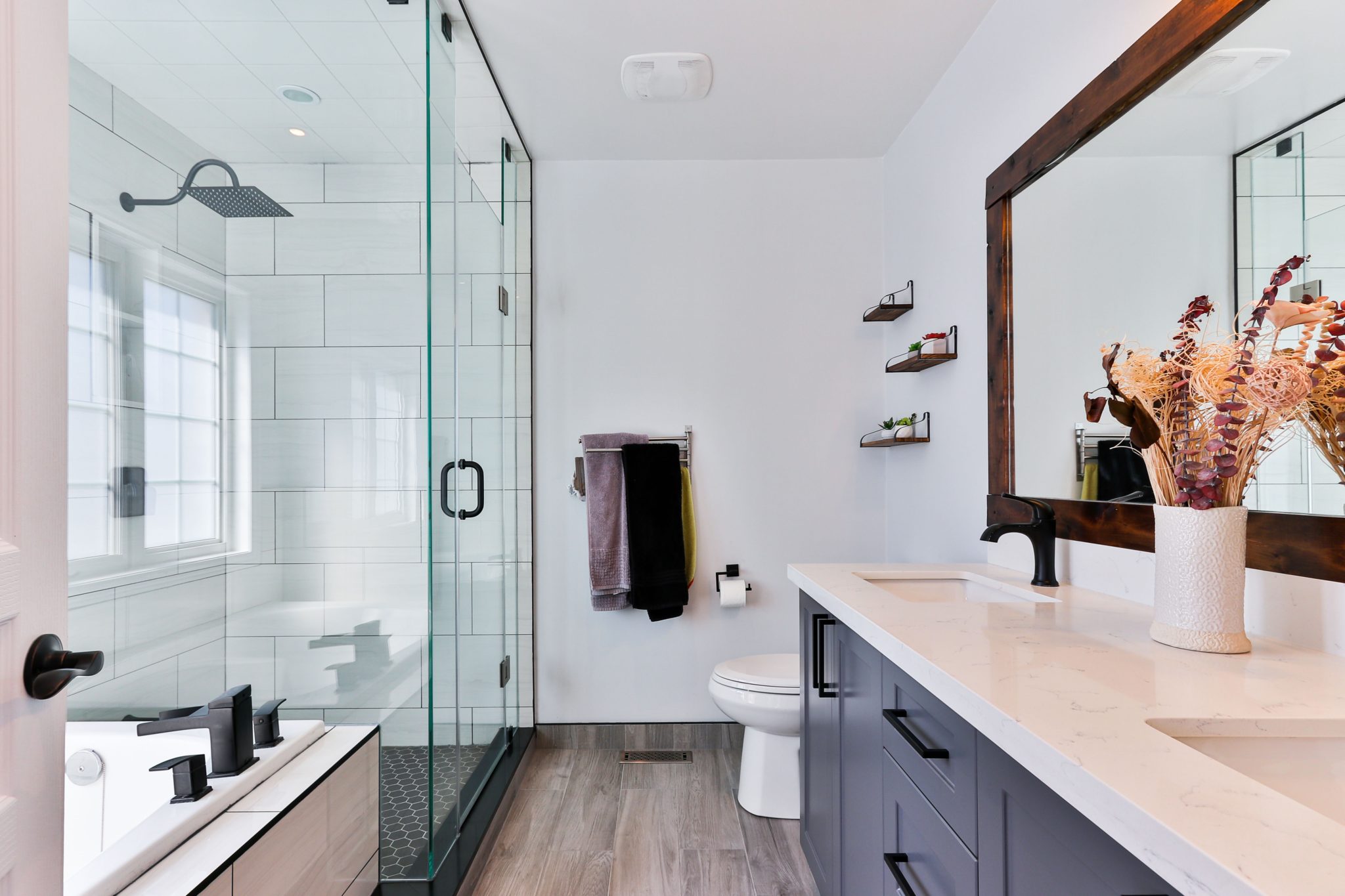 Get Creative with Shower Doors & Mirrors Applications! - CR | Construction  Resources