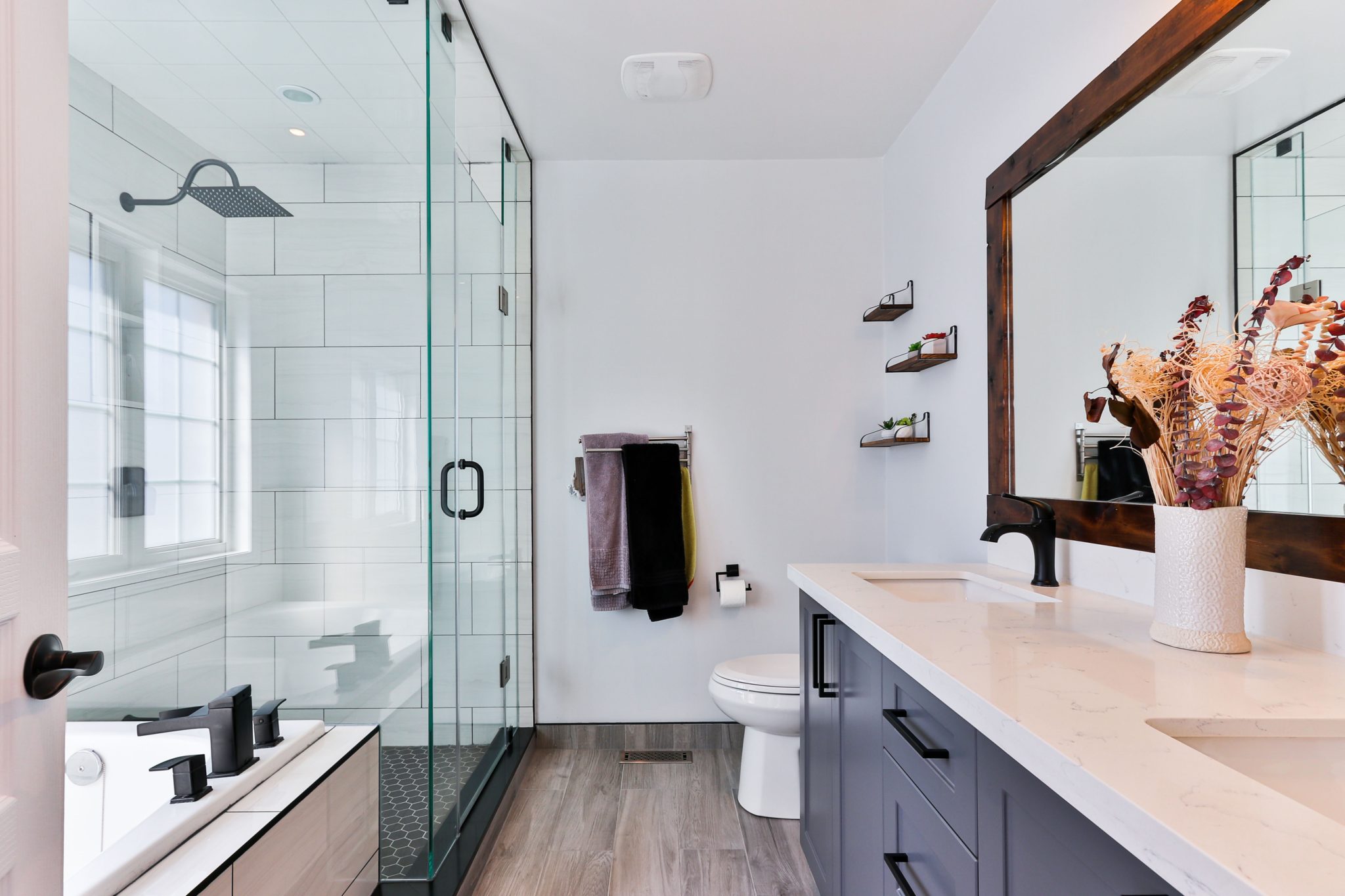 Get Creative with Shower Doors & Mirrors Applications! - CR | Construction Resources